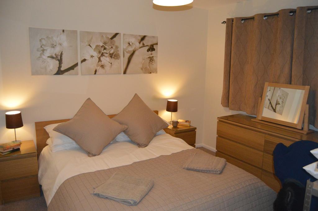 Chesterton Court Apartment Gloucester Exterior foto