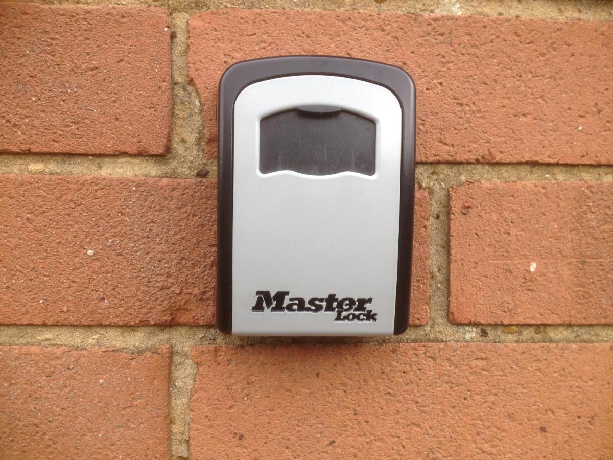 Chesterton Court Apartment Gloucester Exterior foto